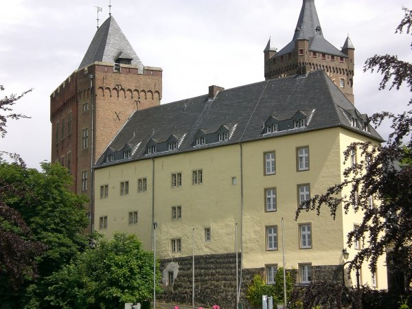 11 Blick auf die  Schwanenburg