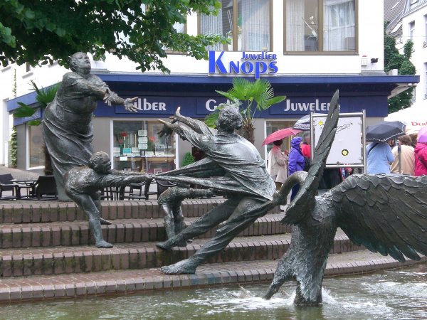 15 Lohengrinbrunnen im Volksmund Elsabrunnen